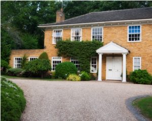 Large house gravel driveway design